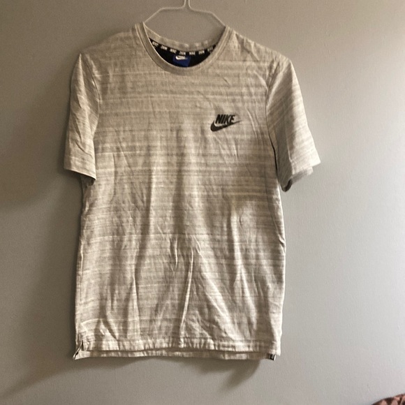 Nike grey and white short sleeve t shirt - Picture 1 of 4